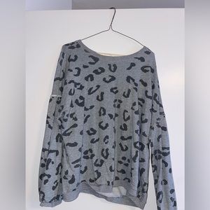 Light weight leopard print pullover